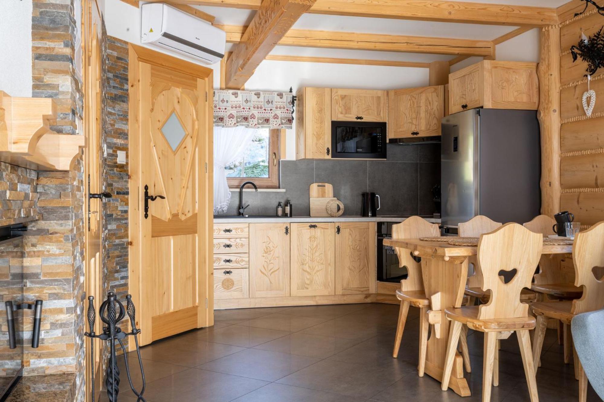 Lux-House & Jacuzzi Sauna Zakopane Bagian luar foto