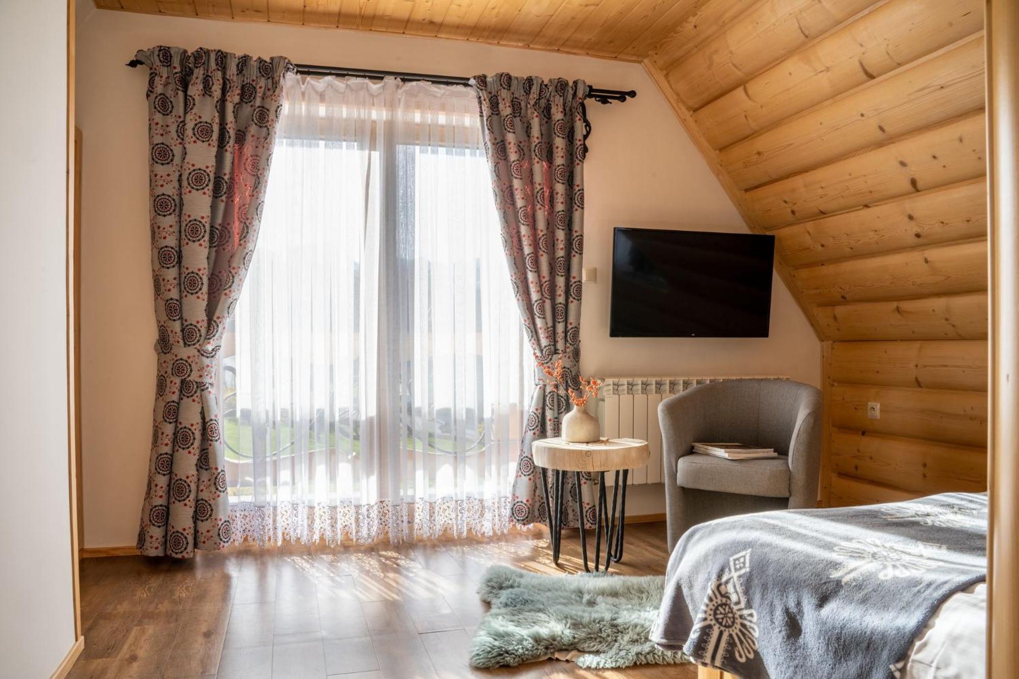 Lux-House & Jacuzzi Sauna Zakopane Bagian luar foto